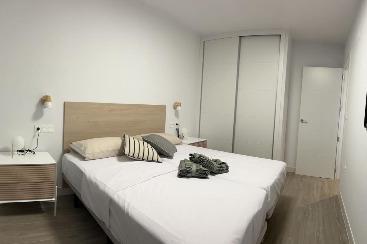 Apartamentos Breton 17 Suite Familiar อาลิกันเต ภายนอก รูปภาพ